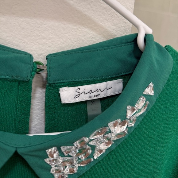 Green Top with Embellished Collar - Picture 3 of 4